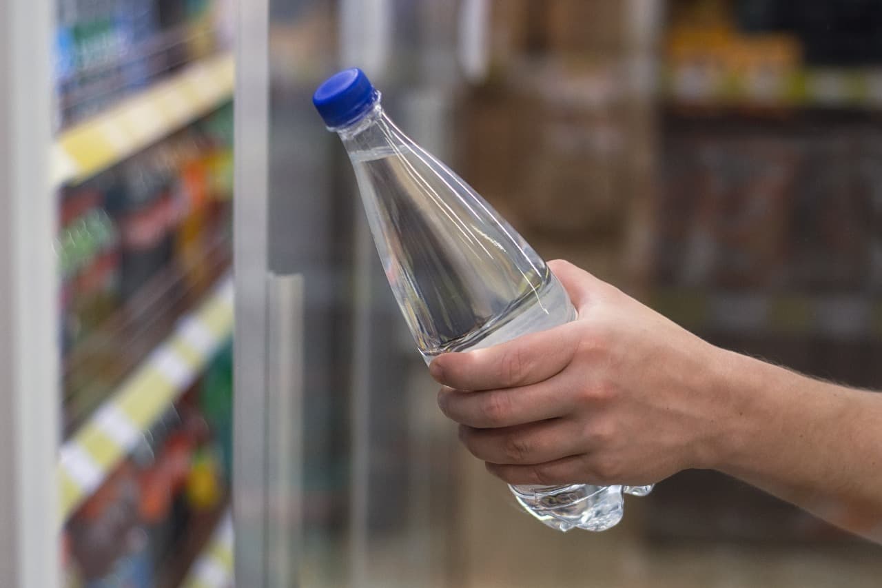 <p><em>Sparkling water has become a marker of Kolkata’s gourmet turn. (Picture by Vadish, Freepik)</em></p>