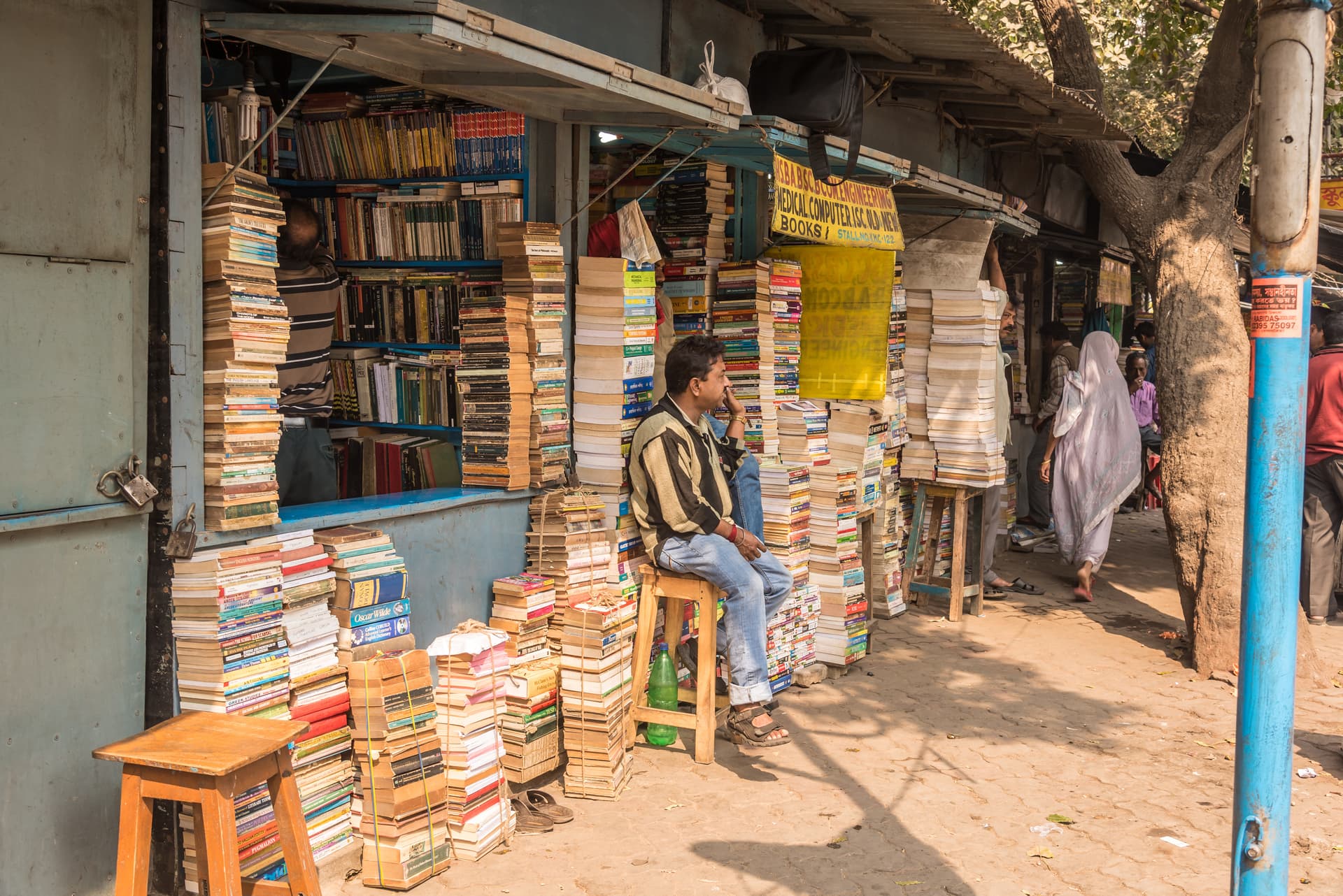 <p><em>Get lost in the world of books at College Street.</em></p>