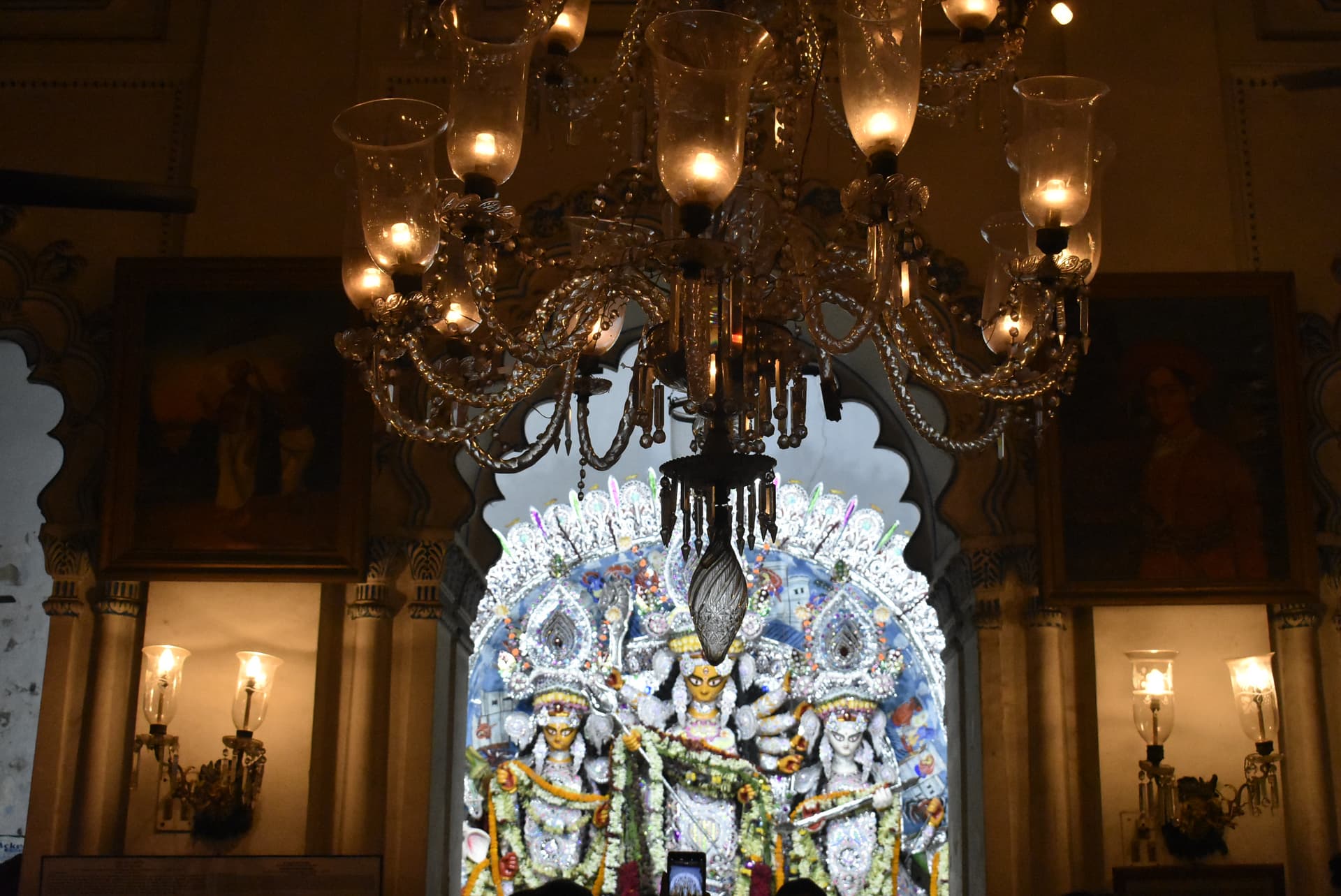 <p><em>The grandeur of the Sovabazar Rajbari Durga Puja is unmissable. (Shutterstock)</em></p>