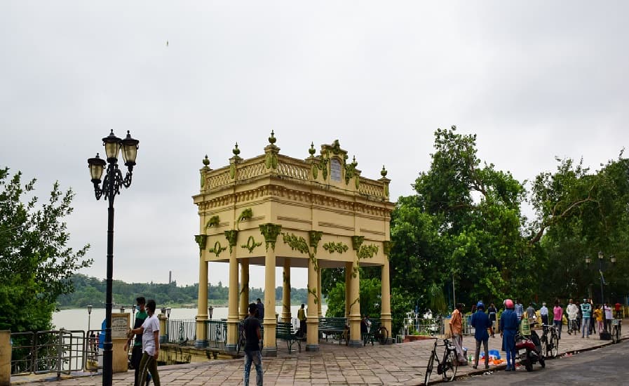 <p>The Chandannagar Strand is a must-visit for nature lovers and history enthusiasts.</p>