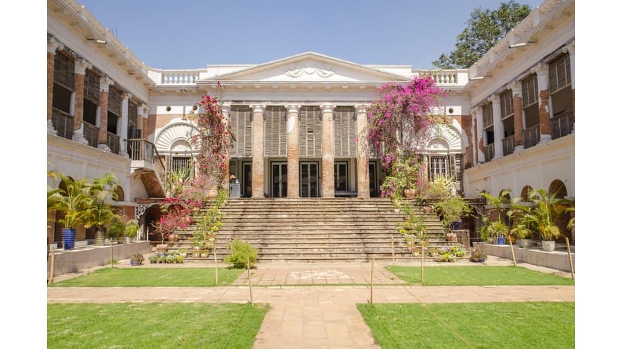 <p><em>Stay at the Bawali Rajbari to experience an old-world zamindari feel.</em></p>
