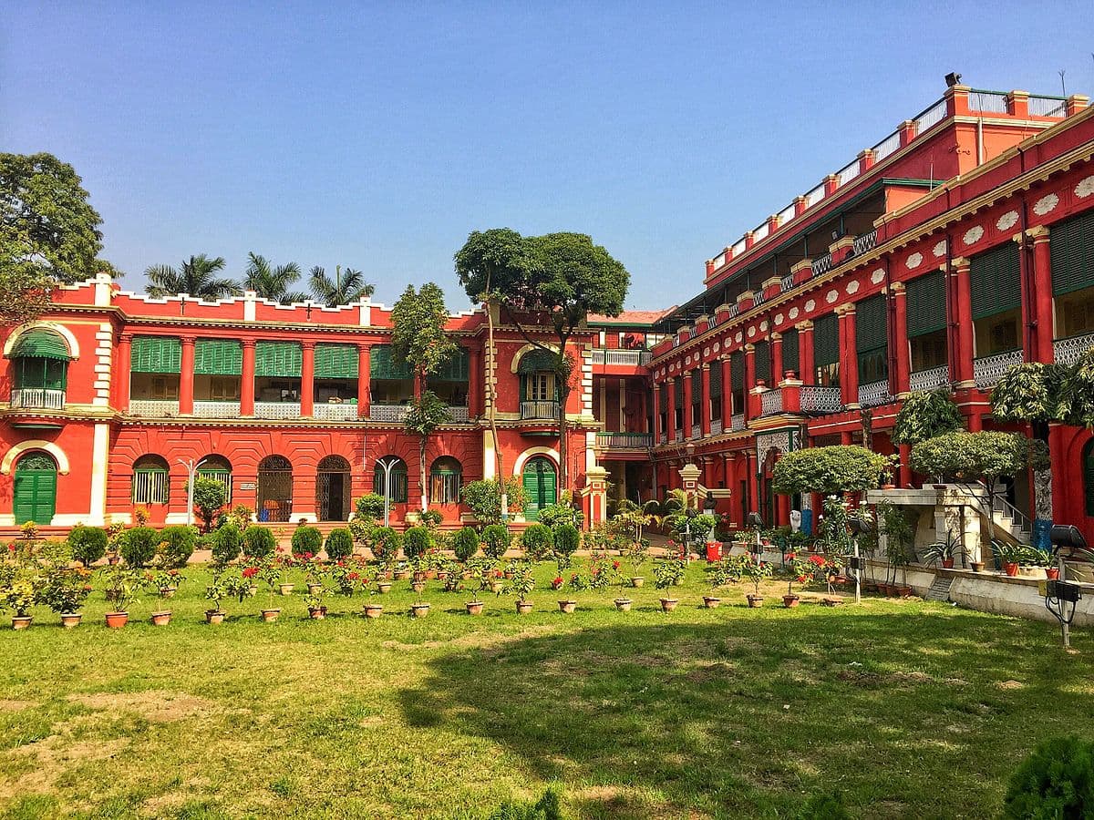 <p>The halls of Jorasanko Thakurbari have always been steeped in culture and progressive thought.<br>&nbsp;</p>