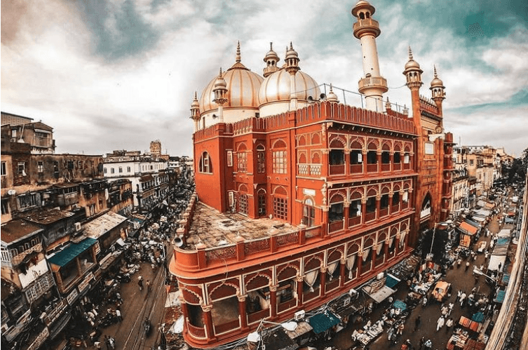 <p>The Nakhoda mosque is a grand and imposing monument. (Picture by West Bengal Government Repository)</p>
