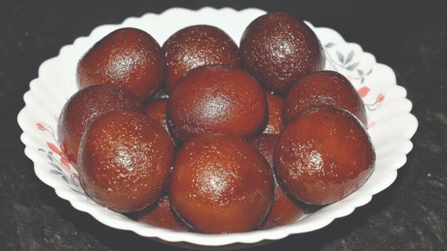 <p><em>Pantua is distinctly different from Gulabjamun in taste and texture.&nbsp;</em></p>