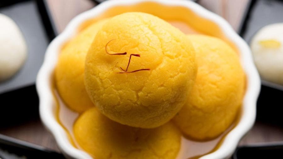 <p><em>Kamalabhog is Rajbhog with a hint of orange. (Shutterstock)</em></p>