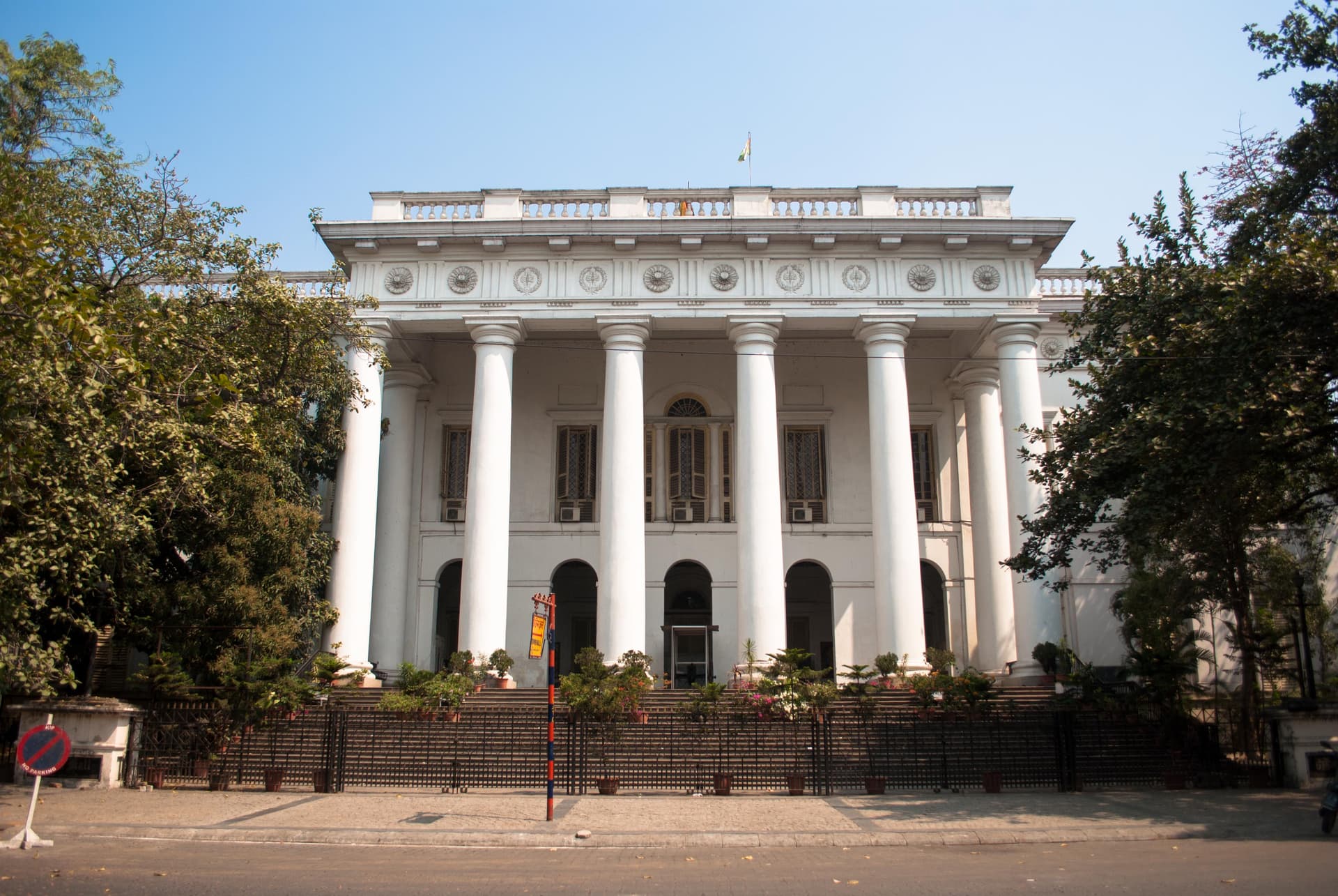 <p>The Town Hall hosts seminars, cultural events and exhibitions. (Picture by Sujay Chandra, Wikimedia Commons)</p>