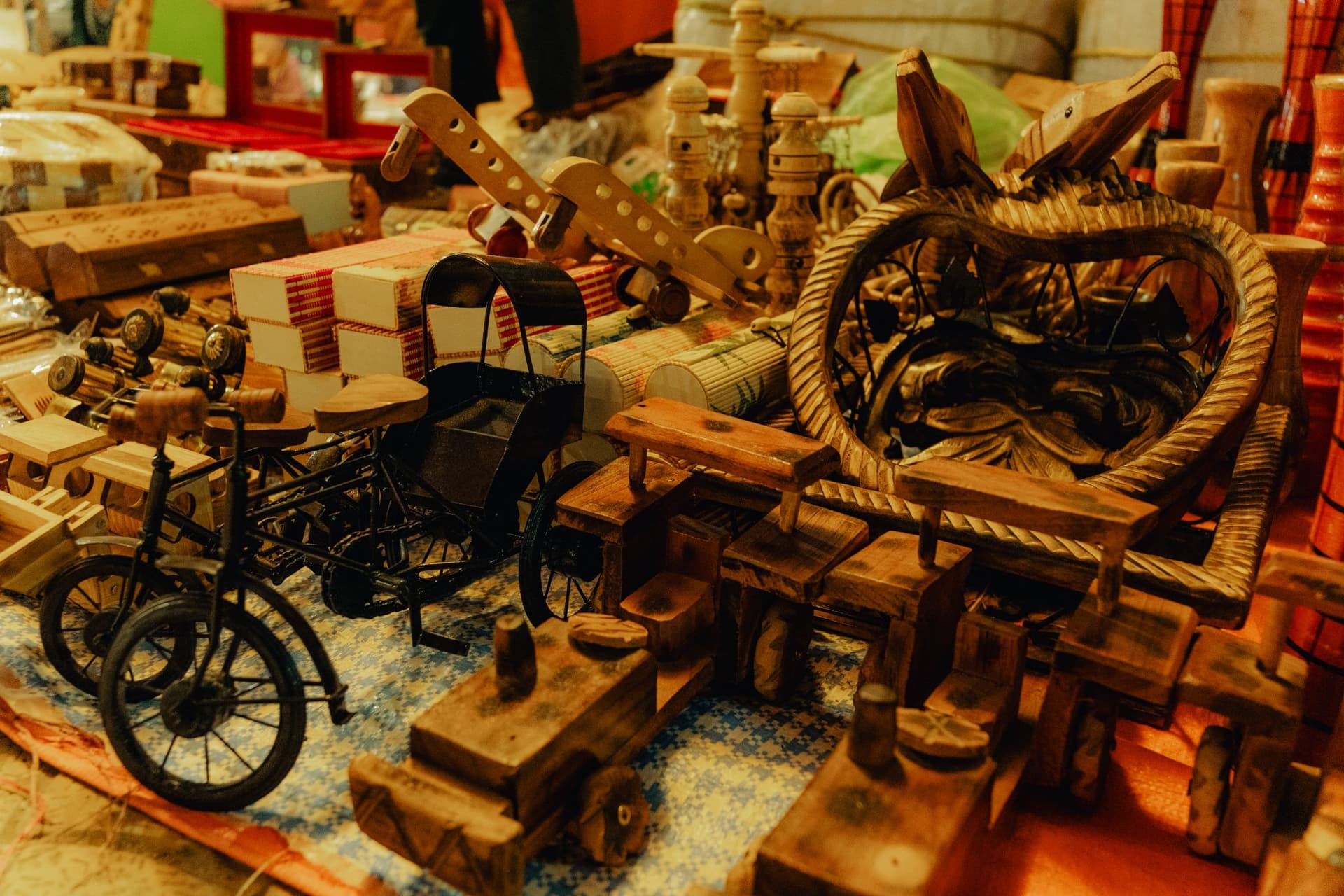 <p>Wooden memorabilia, such as models of animals, toys, utensils and mirrors, greet visitors at the starting point of the haat.&nbsp;</p>