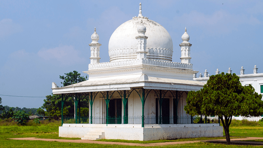 <p>The striking white Medina Mosque.</p>