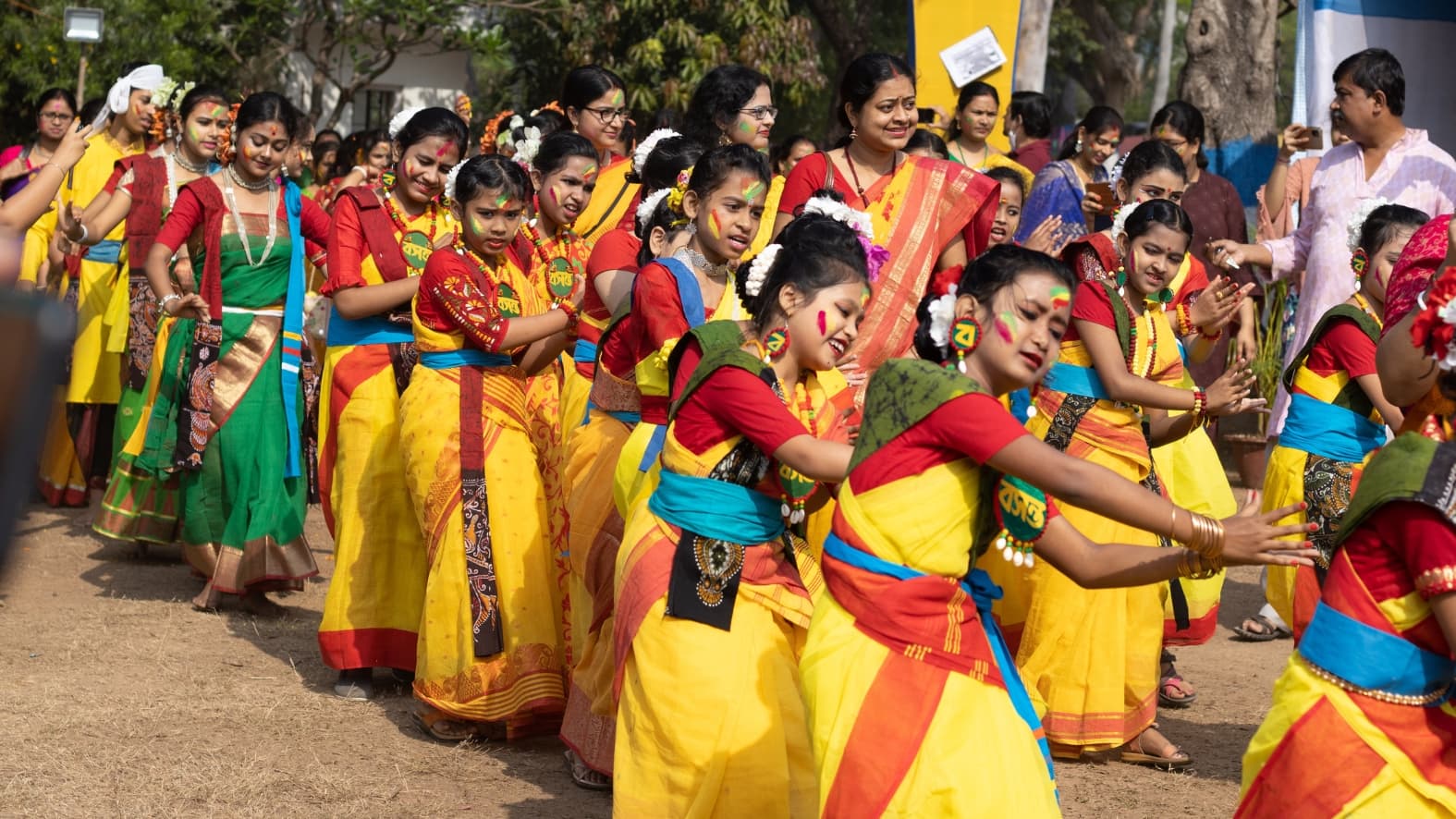 <p>Students celebrate with colours and music at Santiniketan's Basanta Utsav.&nbsp;</p>