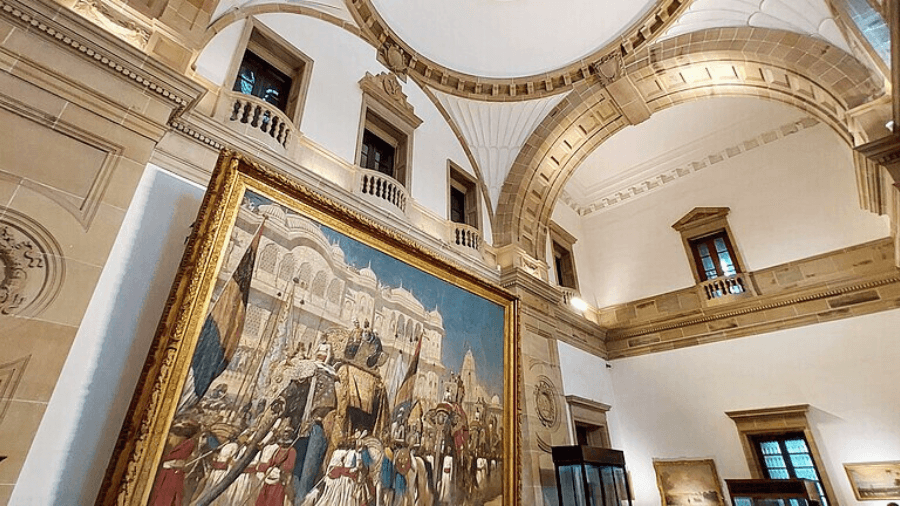 <p>Inside Victoria Memorial’s stately halls, galleries unfold centuries of art, history and imperial-era Kolkata. (Picture by Pinakpani, Wikimedia Commons)</p>