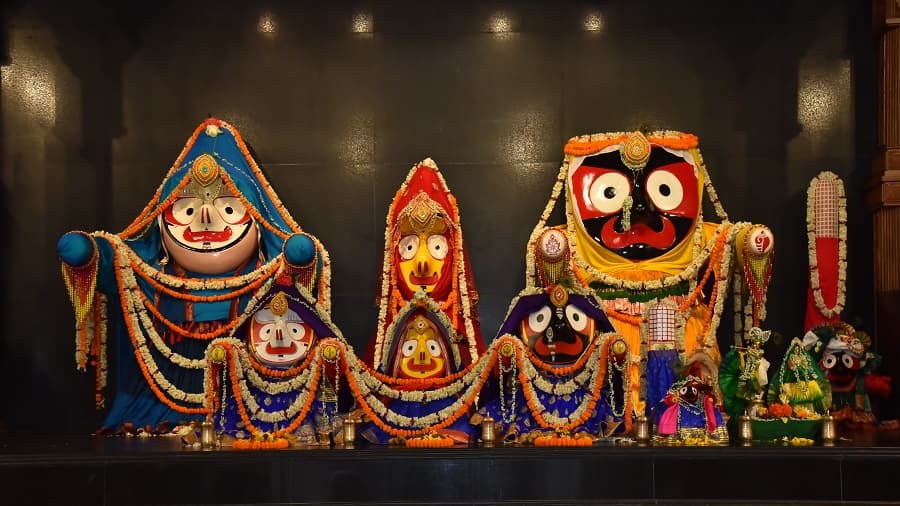 <p>The deities at the <em>Sri Sri Jagannath Mandir Cultural Center, Digha.</em></p>
