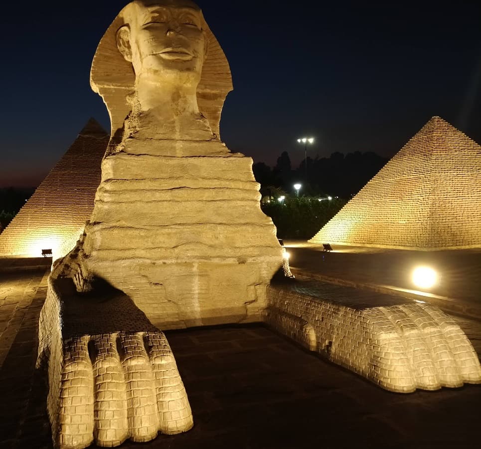 <p>Replicas of monuments such as the Great Pyramid, Christ the Redeemer, Eiffel Tower and Taj Mahal among others fascinate children. (Picture by Subhamrex, Wikimedia Commons)</p>