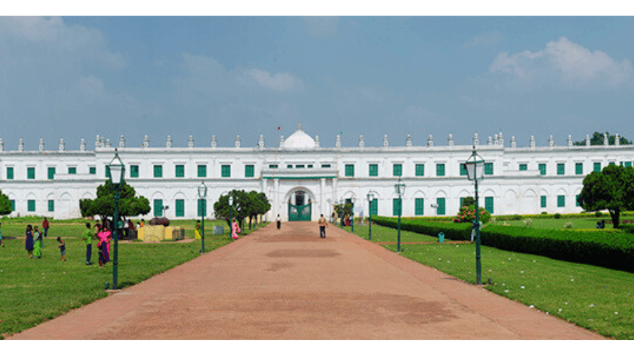<p>Nizamat Imambara at Kila Nizamat.</p>
