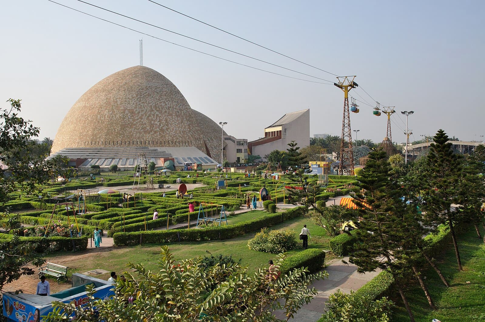 <p>A view of Science City’s distinctive architecture, designed to anchor the city’s largest science and technology learning hub. (Picture by Biswarup Ganguly, Wikimedia Commons)</p>