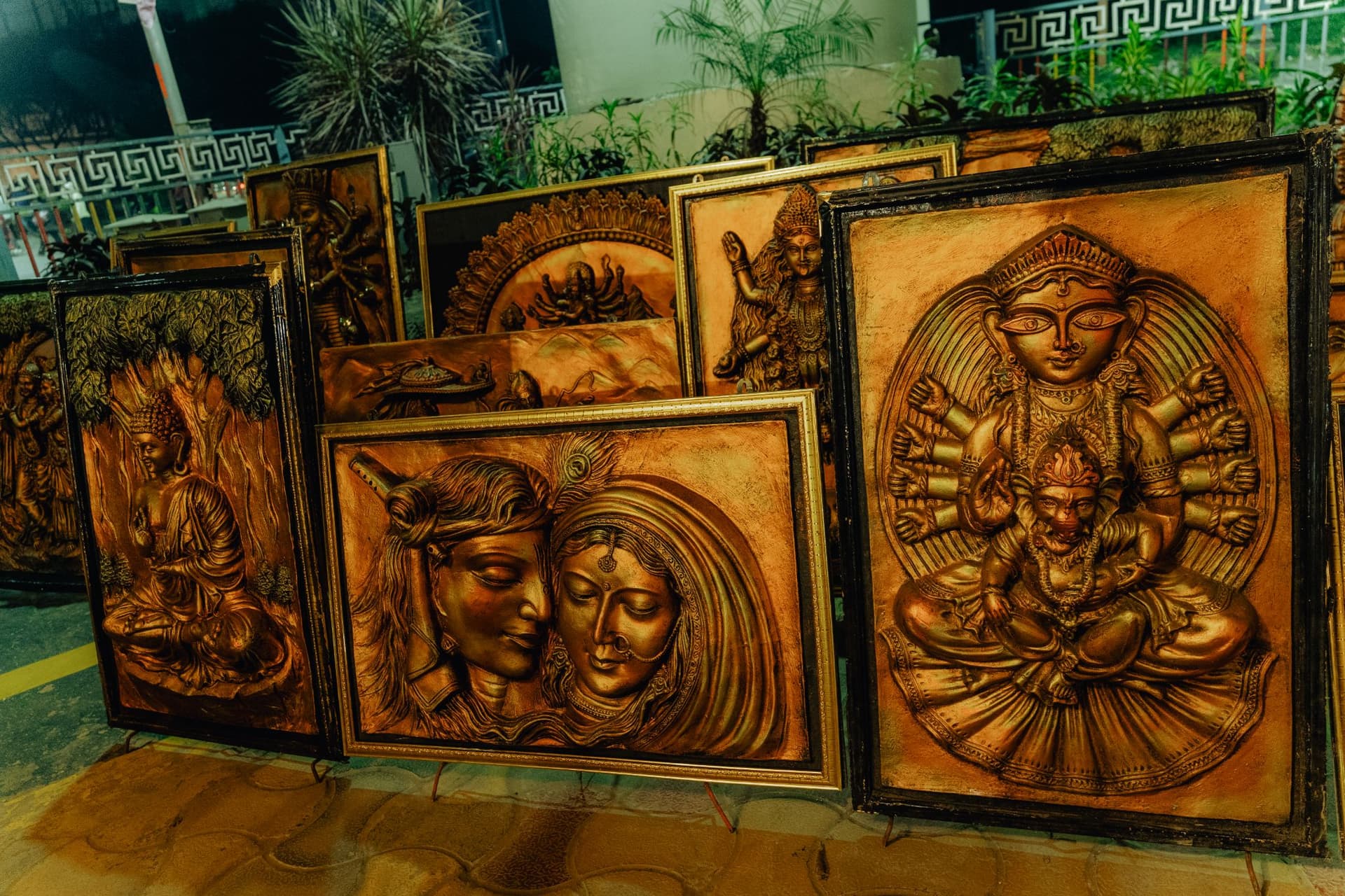 <p>Panels etched with scenes from Ramayana and Mahabharata as well as motifs of deities can be sourced here.&nbsp;</p>
