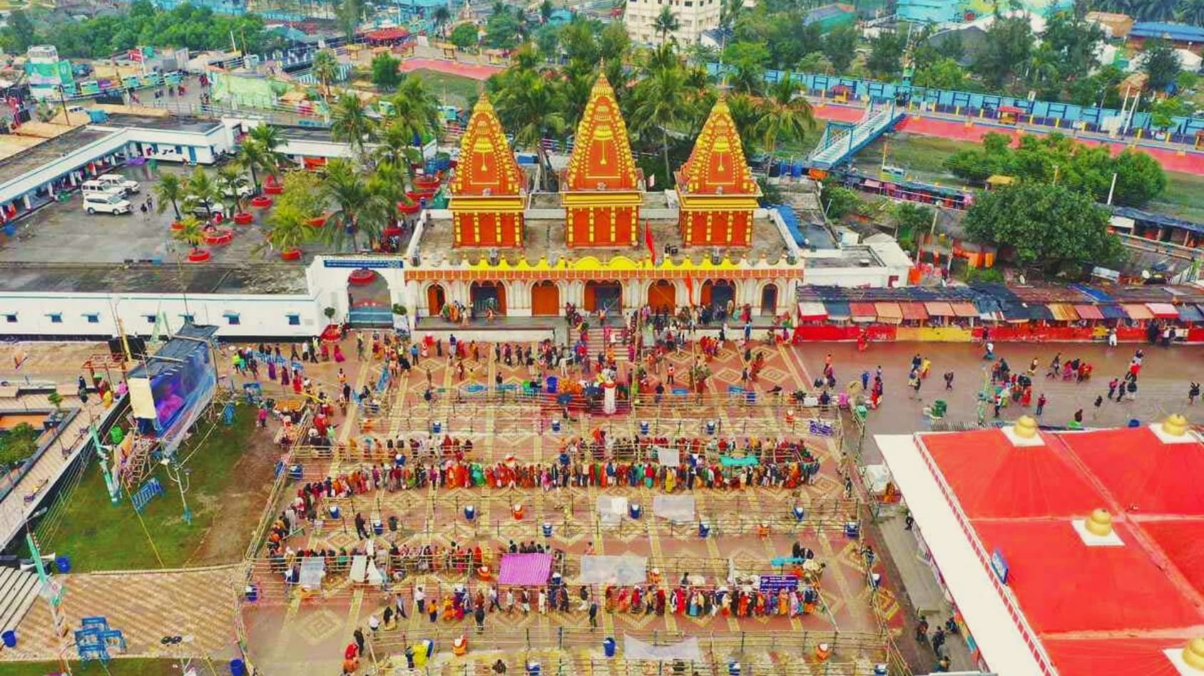 <p>An aerial view of Kapil Muni Temple as pilgrims queue patiently. (Picture courtesy West Bengal Government website)</p>
