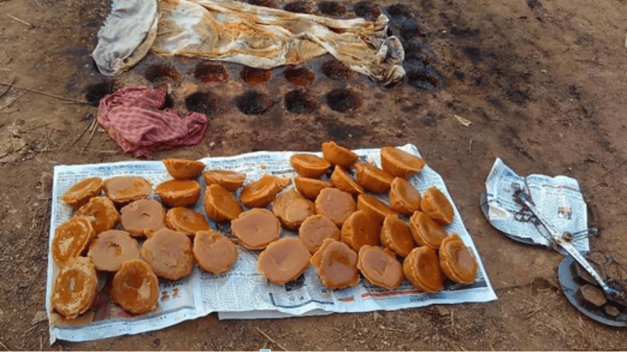 <p>Finally, the newly formed patali is unwrapped and placed on newspaper sheets for selling.&nbsp;</p>