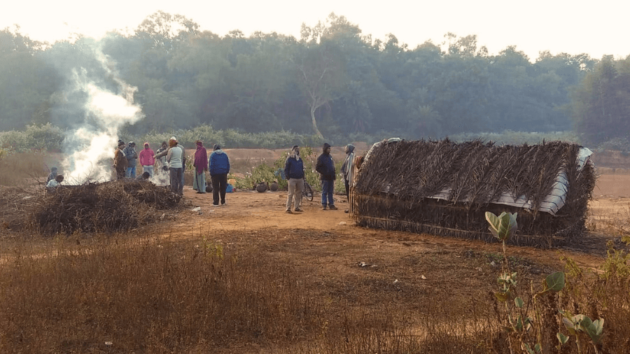 <p>A nearby hut is used as a selling spot for <em>jhola gur</em>.</p>