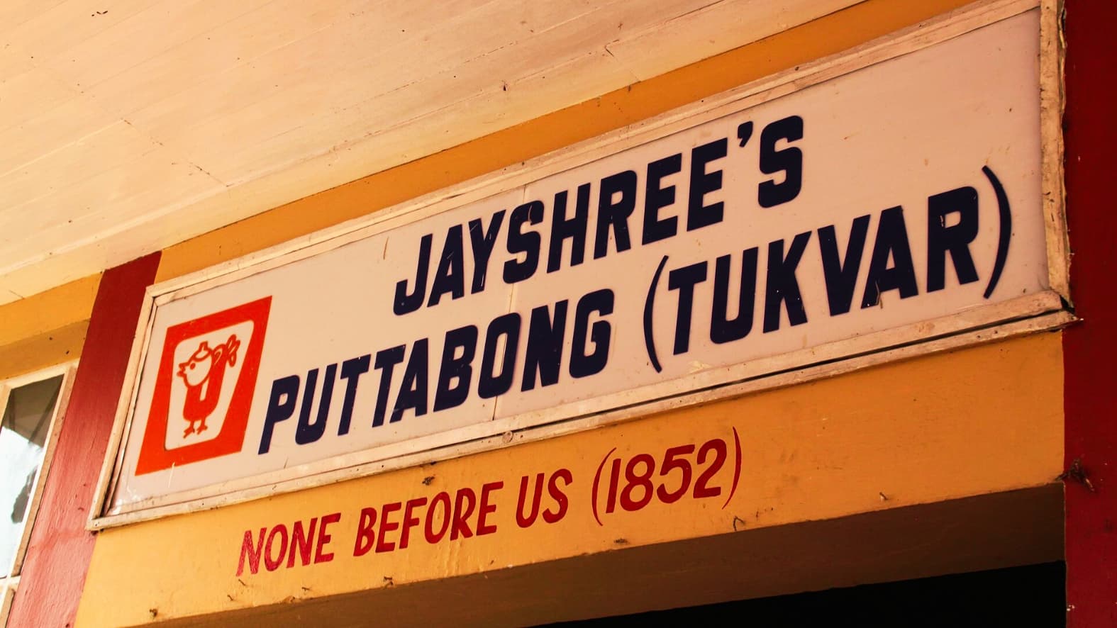 <p>One of Darjeeling's original three commercial gardens, Tukvar's motto says it all: "None Before Us." (Picture by flowcomm, Wikimedia Commons)</p>