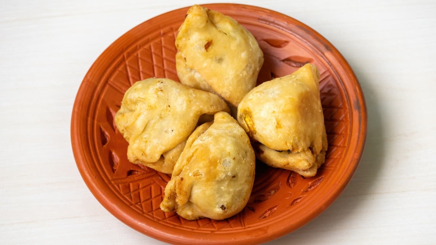 <p><em>Singara (Bengali samosa with a filling of potato, peanuts or cauliflower)</em></p>