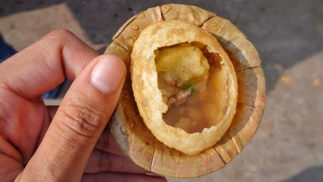 <p>While it originated in North India, phuchka has been completely reimagined in Bengal. (Shutterstock)</p>