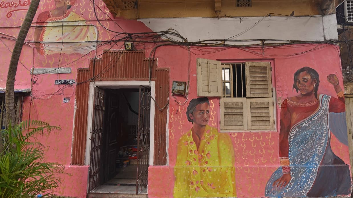 <p>Marking six decades of craftsmanship, Artisana unveiled a striking new mural at the entrance to its store.</p>