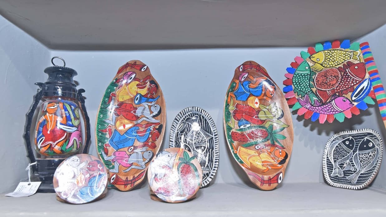 <p>A curated selection of Bengal's finest handicrafts, featuring heritage crafts created by artisan communities across the state.</p>