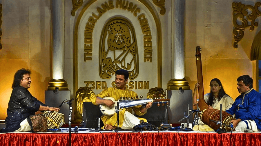<p>Tabla maestro Tanmoy Bose and sarod legend Amaan Ali Bangash share a stage at the Dover Lane Music Conference.</p>